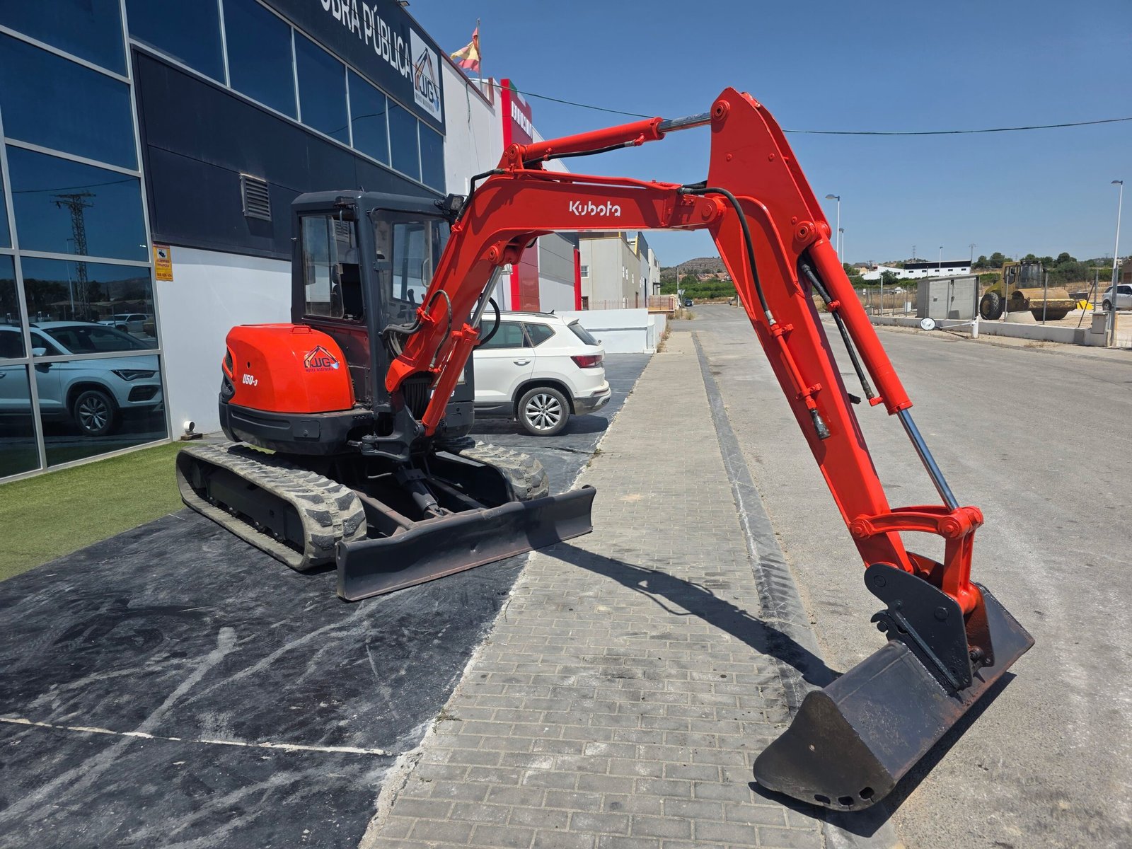 Kubota U20-3 segunda mano vista lateral Mini excavadora Kubota U20-3 2007 Kubota U20-3 con 3 cazos incluidos Vista frontal Kubota U20-3 usada Motor Kubota de 3 cilindros U20-3
