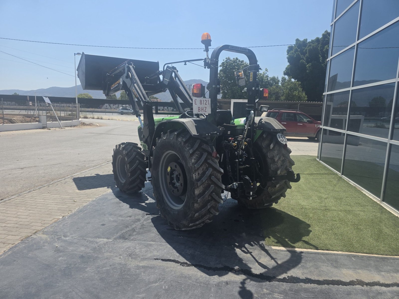Tractor prácticamente nuevo Deutz-Fahr Deutz-Fahr 4100E maquinaria agrícola Tractor Deutz-Fahr para ganadería Deutz-Fahr 4100E en mantenimiento de fincas Deutz-Fahr 4100E en JJG Works