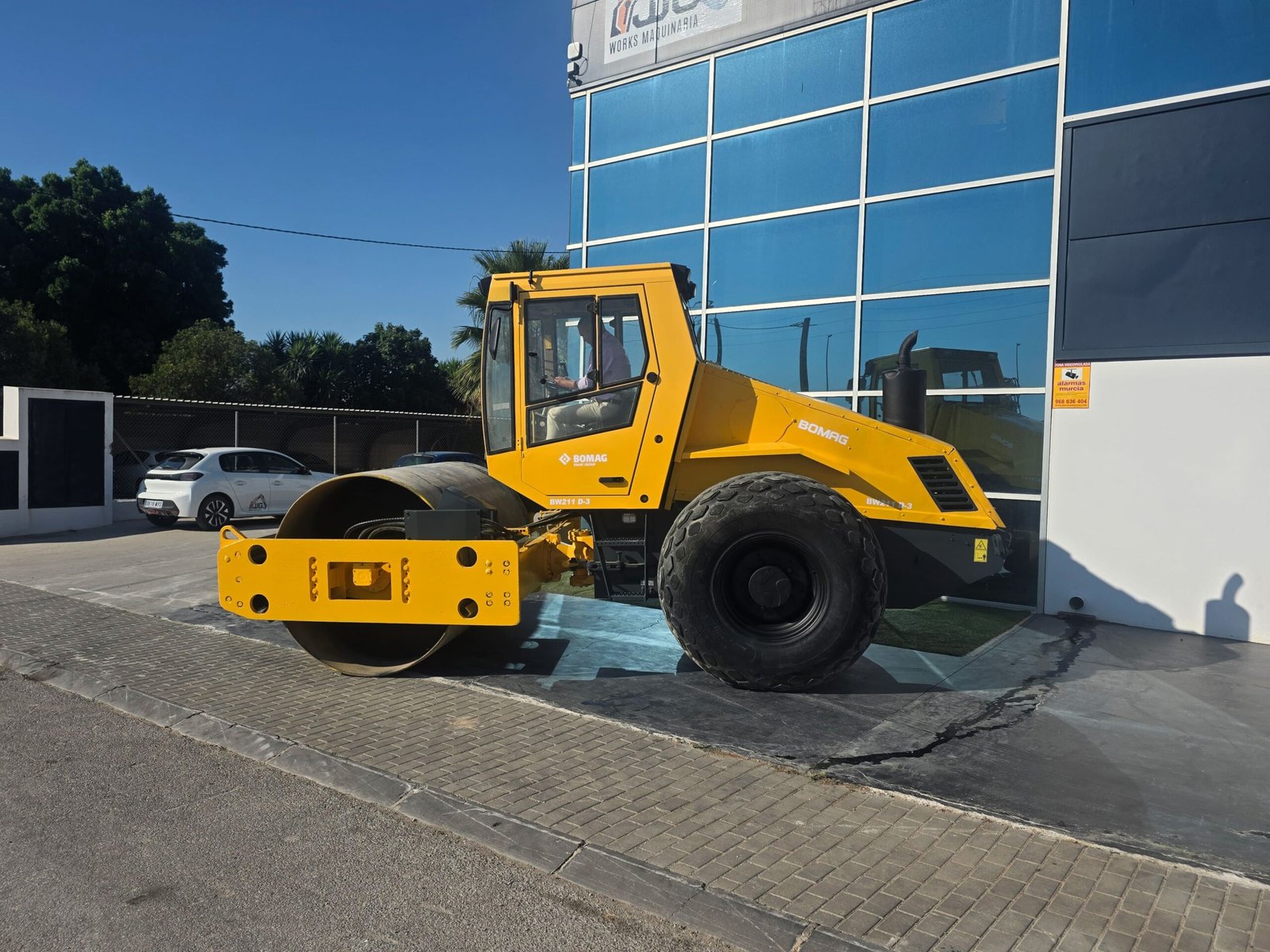 Motor Deutz Bomag BW 211 D-3 Rodillo vibrante monocilíndrico Bomag Tambor compactador Bomag BW 211 Cabina cerrada Bomag BW 211 D-3 Rodillo compactador 10.900 kg