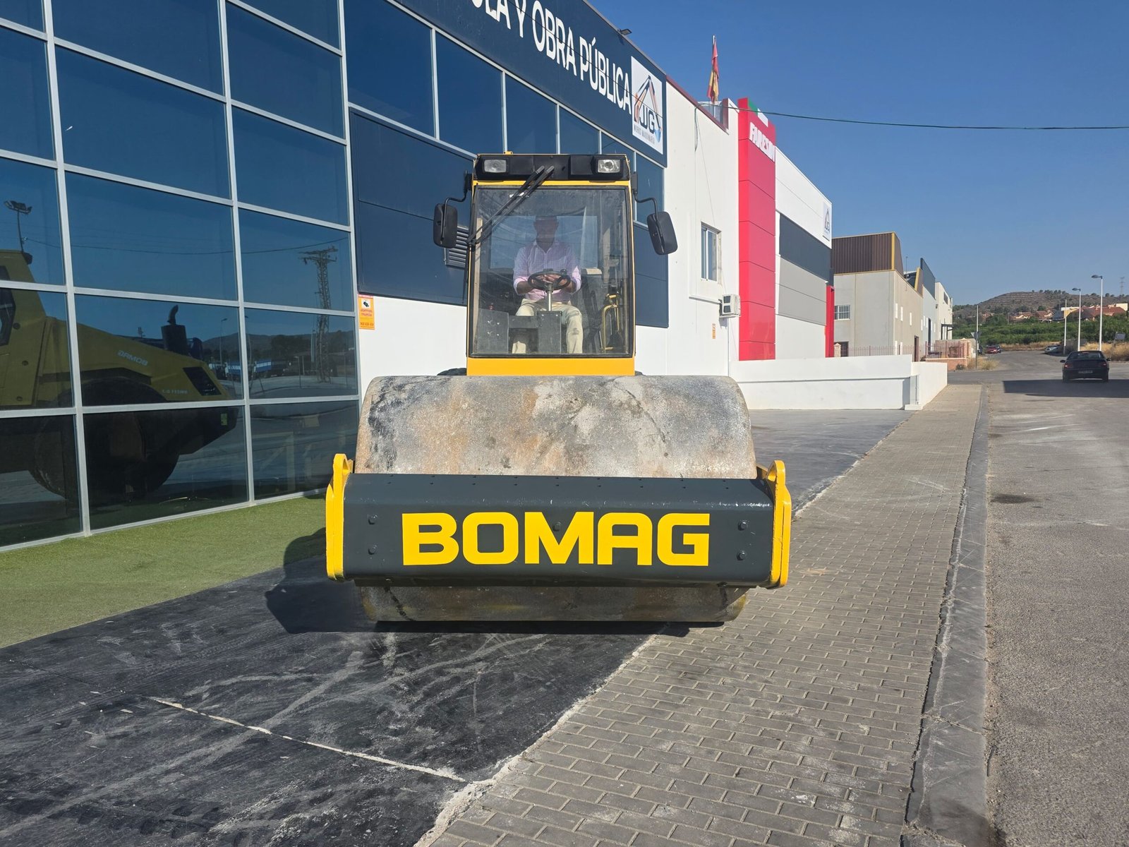 Rodillo para movimiento de tierras Bomag BW 211 D-3 listo para trabajar Compactador de explanadas Bomag Bomag BW 211 maquinaria de segunda mano Rodillo compactador para canteras Bomag BW 211 D-3 en construcción de carreteras Bomag BW 211 D-3 en JJG Works
