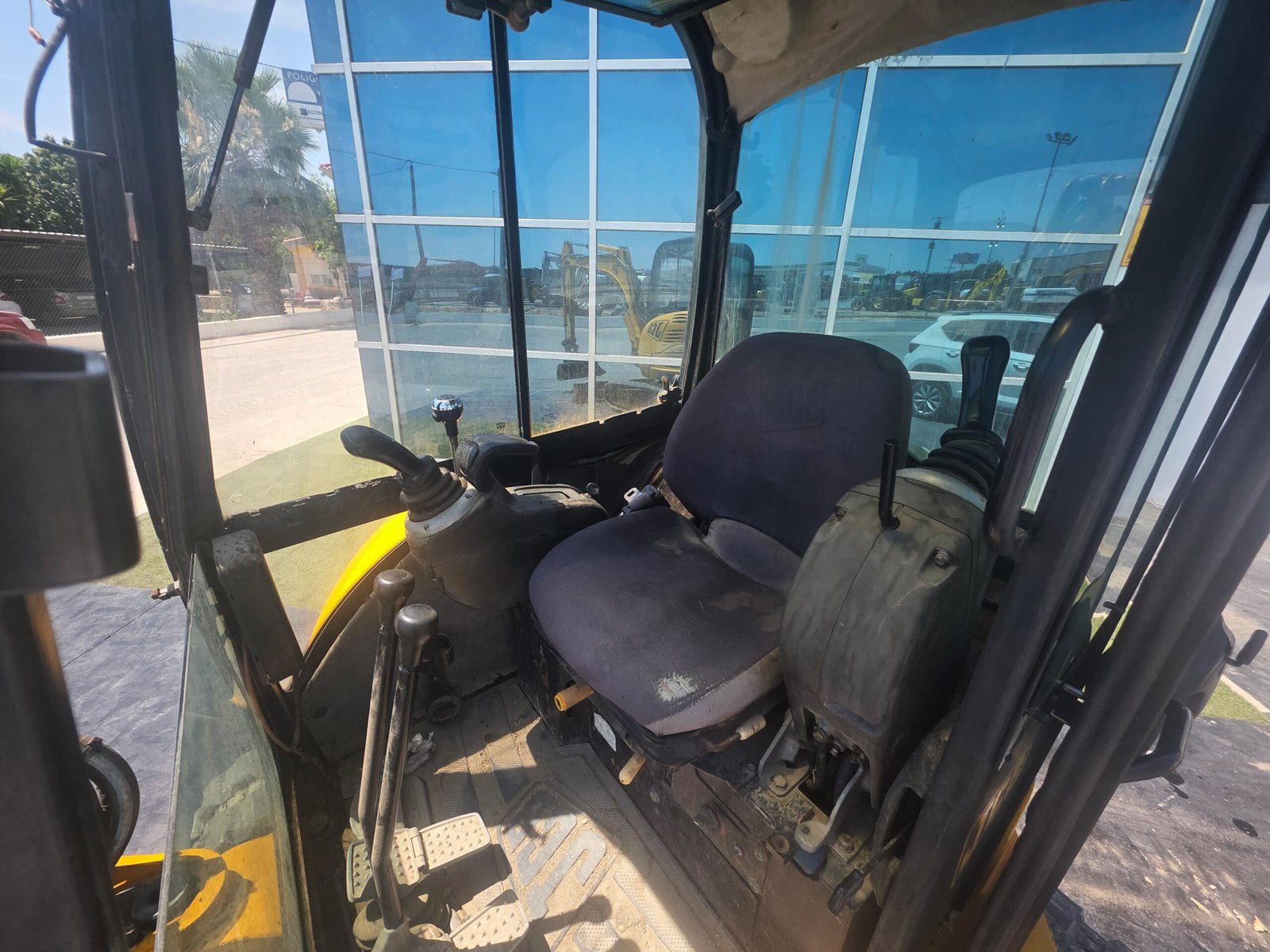JCB 8035 ZTS segunda mano vista lateral Mini excavadora JCB 8035 ZTS 2007 JCB 8035 ZTS con enganche rápido Vista frontal JCB 8035 ZTS usada Motor Perkins JCB 8035 ZTS Mini excavadora JCB trabajando JCB 8035 ZTS con instalación para martillo hidráulico