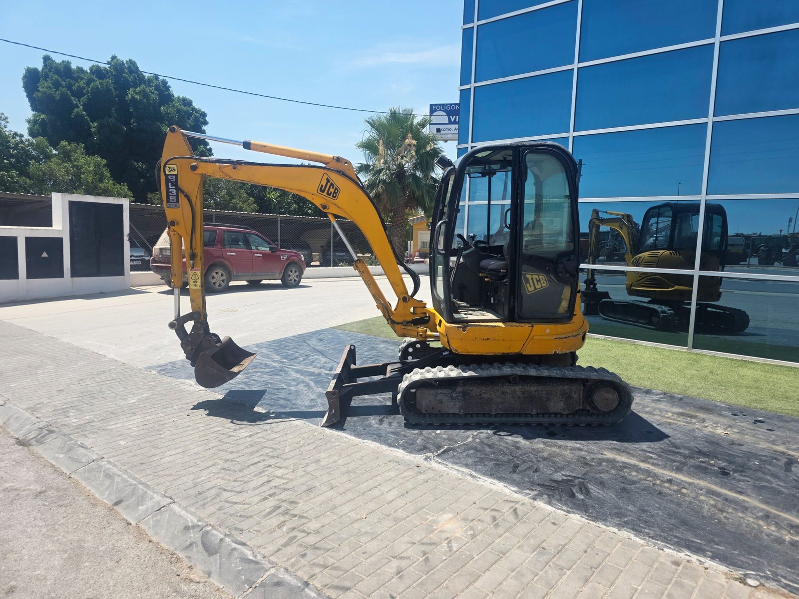 JCB 8035 ZTS segunda mano vista lateral Mini excavadora JCB 8035 ZTS 2007 JCB 8035 ZTS con enganche rápido Vista frontal JCB 8035 ZTS usada Motor Perkins JCB 8035 ZTS Mini excavadora JCB trabajando JCB 8035 ZTS con instalación para martillo hidráulico