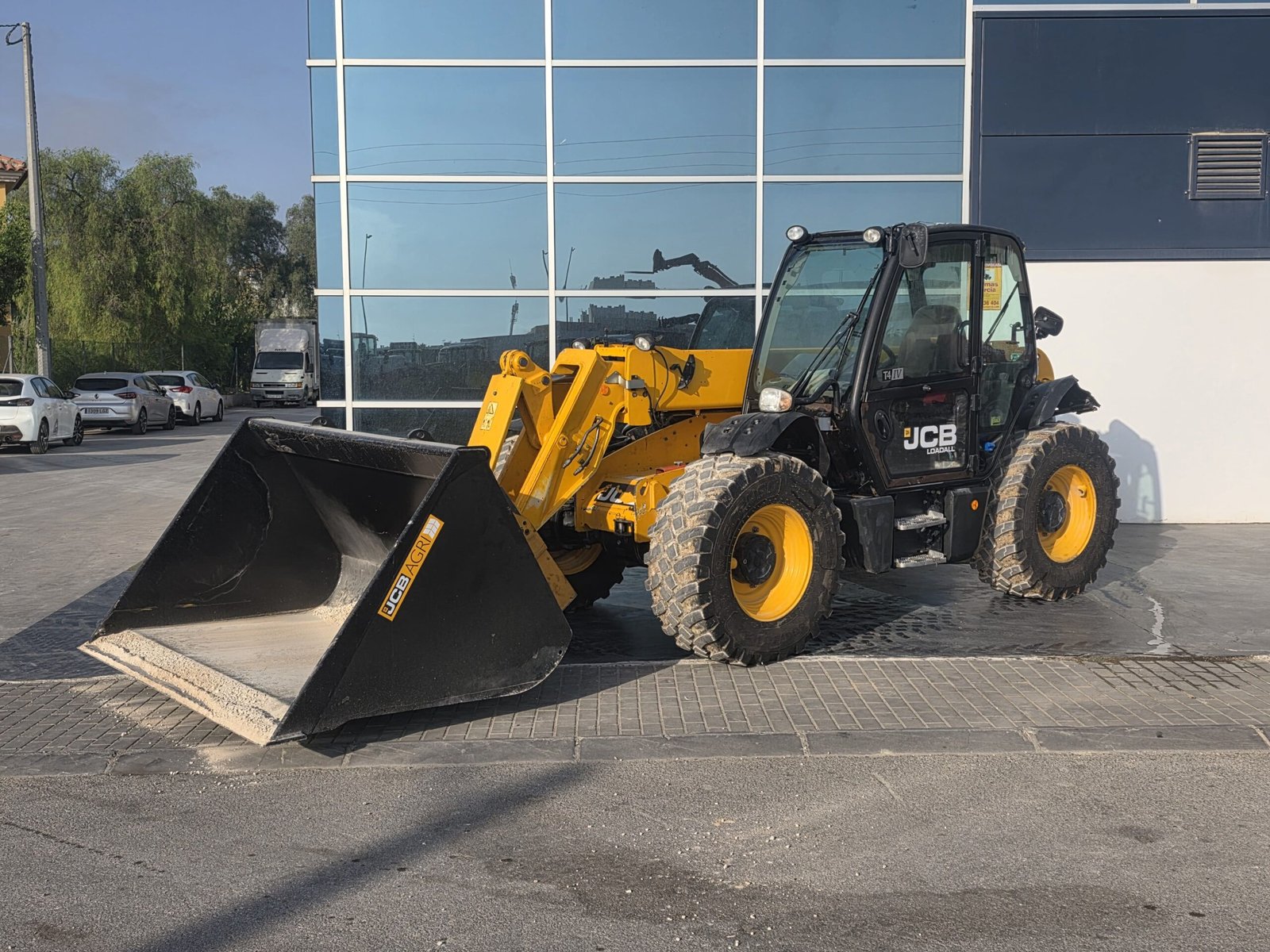 JCB 531-70 segunda mano vista lateral Manipulador telescópico JCB 531-70 2017 JCB 531-70 con pinzas porta palets