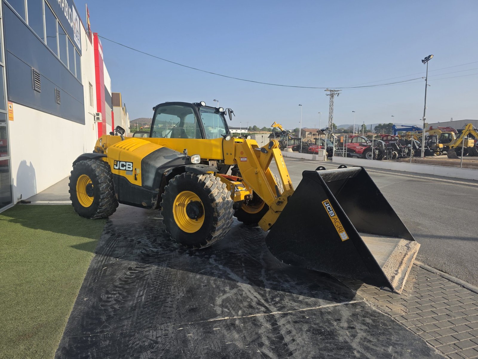 Manipulador JCB para construcción Cabina JCB 531-70 interior JCB 531-70 en obra JCB 531-70 en JJG Works