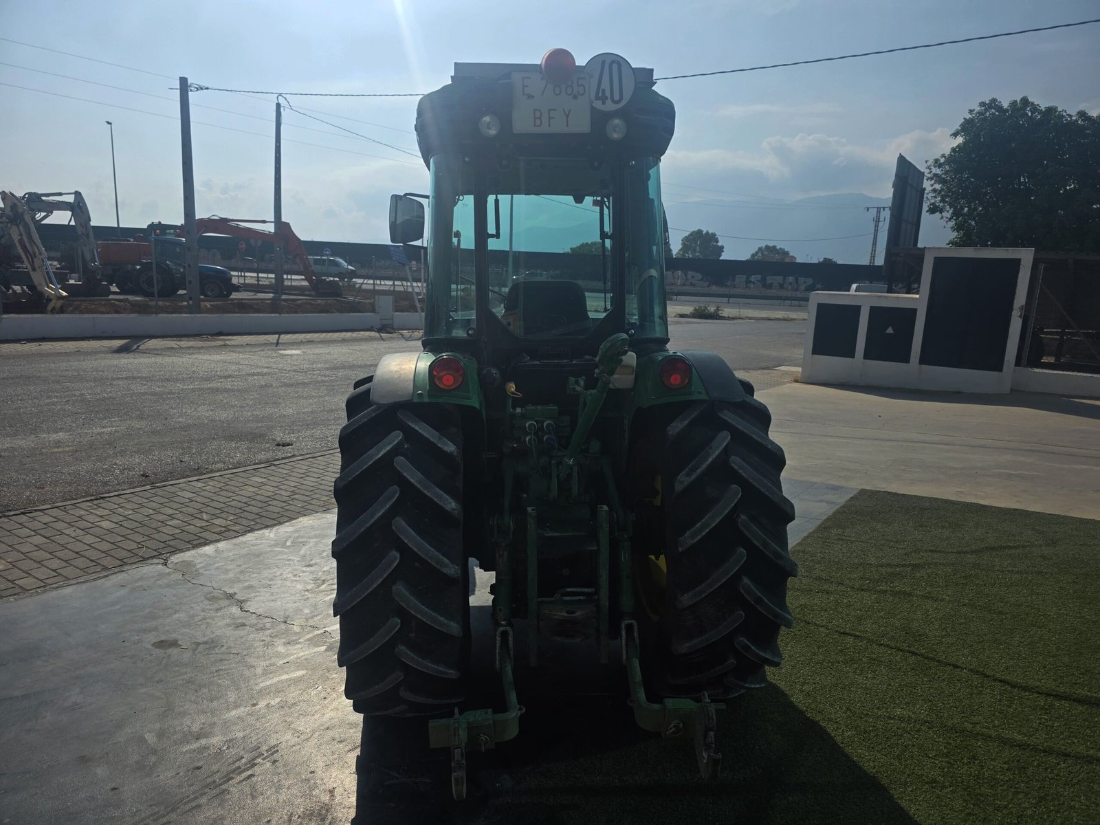 John Deere 5090GF segunda mano vista lateral Tractor John Deere 5090GF 2013 John Deere 5090GF con aire acondicionado Vista frontal John Deere 5090GF Motor John Deere PowerTech M 5090GF Tractor frutero John Deere 90 CV Cabina cerrada John Deere 5090GF