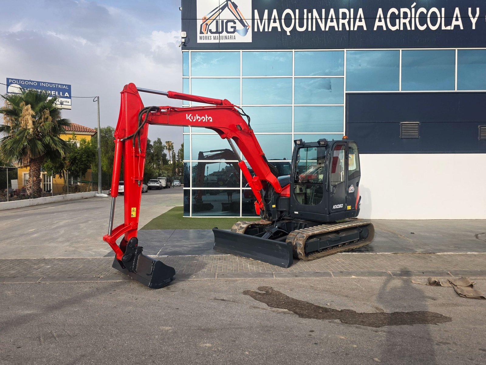 Excavadora de cadenas Kubota 8 toneladas Kubota KX080-3 excavando zanja Sistema hidráulico Kubota KX080-3 Cabina Kubota KX080-3 interior Excavadora compacta Kubota usada Kubota KX080-3 lista para trabajar Brazo excavador Kubota KX080-3