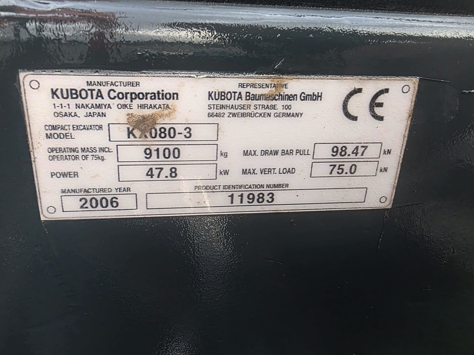 Kubota KX080-3 con enganche rápido Vista frontal Kubota KX080-3 usada Motor Kubota V3300 KX080-3 Excavadora Kubota con 2 cazos incluidos Kubota KX080-3 trabajando en obra Aire acondicionado Kubota KX080-3 Vista diagonal Kubota KX080-3 Excavadora de cadenas Kubota 8 toneladas Kubota KX080-3 excavando zanja Sistema hidráulico Kubota KX080-3 Cabina Kubota KX080-3 interior Excavadora compacta Kubota usada