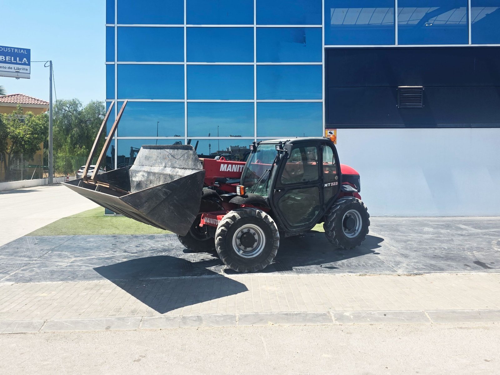 Manitou MT 523 listo para trabajar Telescópico compacto para agricultura Manitou MT 523 maquinaria de segunda mano Brazo telescópico Manitou MT 523 Manipulador telescópico para construcción Manitou MT 523 en explotación ganadera