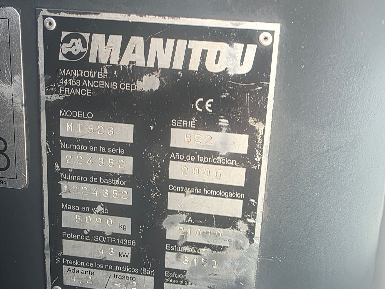 Manitou MT 523 segunda mano vista lateral Manipulador telescópico Manitou MT 523 2006 Manitou MT 523 con pinzas porta palets Vista frontal Manitou MT 523 usada Motor Perkins Manitou MT 523 Manipulador telescópico compacto Manitou Manitou MT 523 con cazo incluido Cabina Manitou MT 523 interior Telescópico agrícola Manitou trabajando Vista diagonal Manitou MT 523 Manitou MT 523 elevando palets Manipulador telescópico 4x4 Manitou Sistema hidráulico Manitou MT 523 Manitou MT 523 listo para trabajar