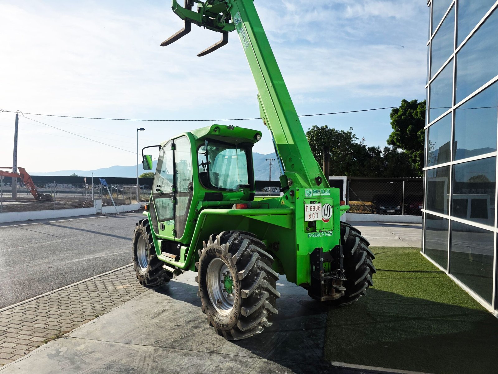 Motor Deutz Merlo F 28 TD Manipulador telescópico Merlo trabajando Merlo F 28 TD con ruedas nuevas Cabina Merlo F 28 TD con aire acondicionado