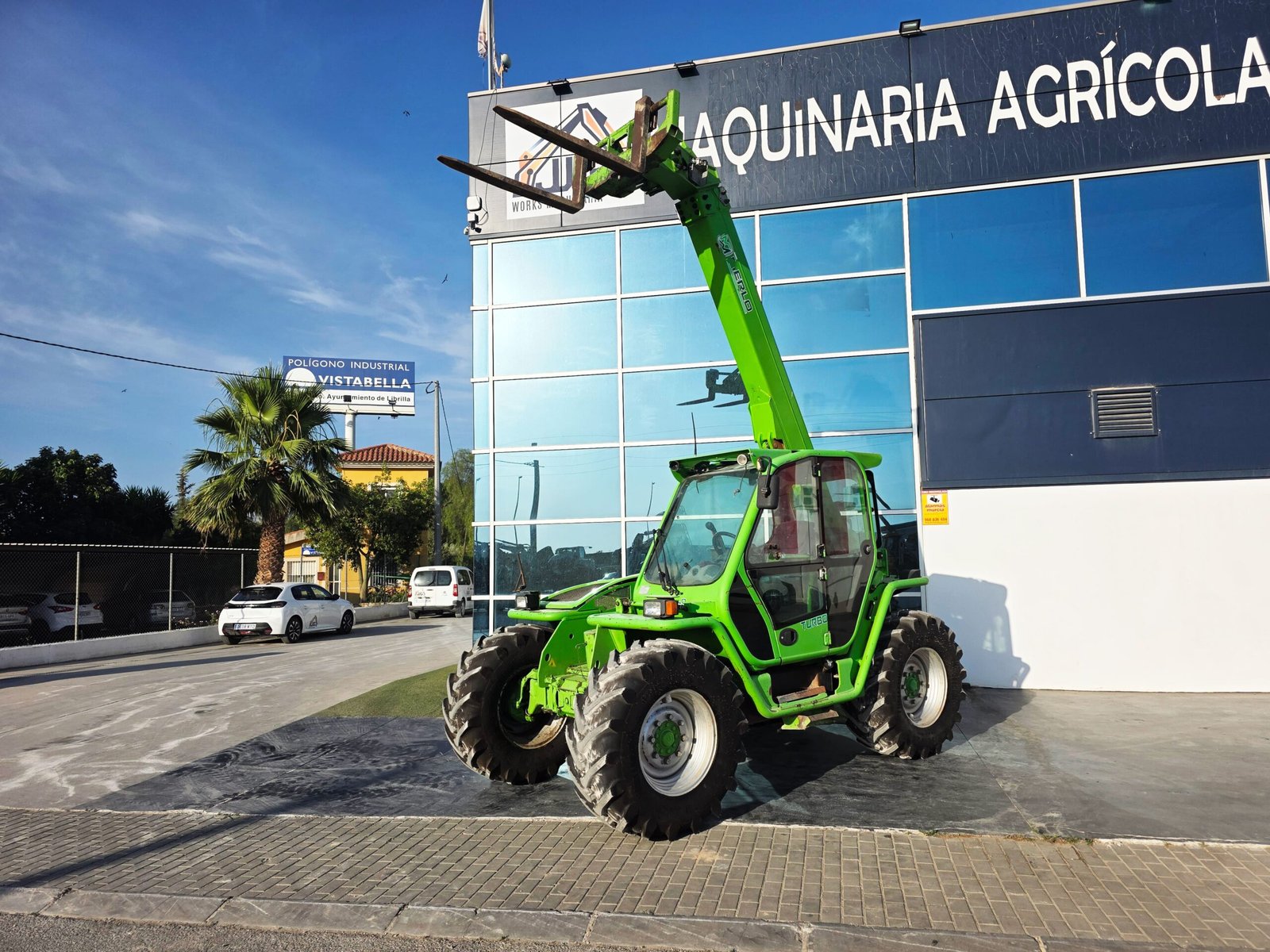 Merlo F 28 TD cargando palets Telescópico Merlo para construcción Sistema hidráulico Merlo F 28 TD Merlo F 28 TD listo para trabajar Manipulador telescópico 4x4 Merlo