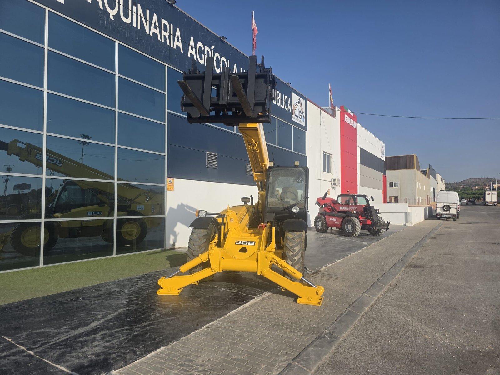 Sistema hidráulico JCB 537-135 Cabina JCB 537-135 Manipulador telescópico 3.700 kg JCB 537-135 listo para trabajar Manipulador JCB para construcción JCB 537-135 maquinaria de segunda mano JCB 537-135 en industria Manipulador telescópico JCB en agricultura JCB 537-135 en JJG Works