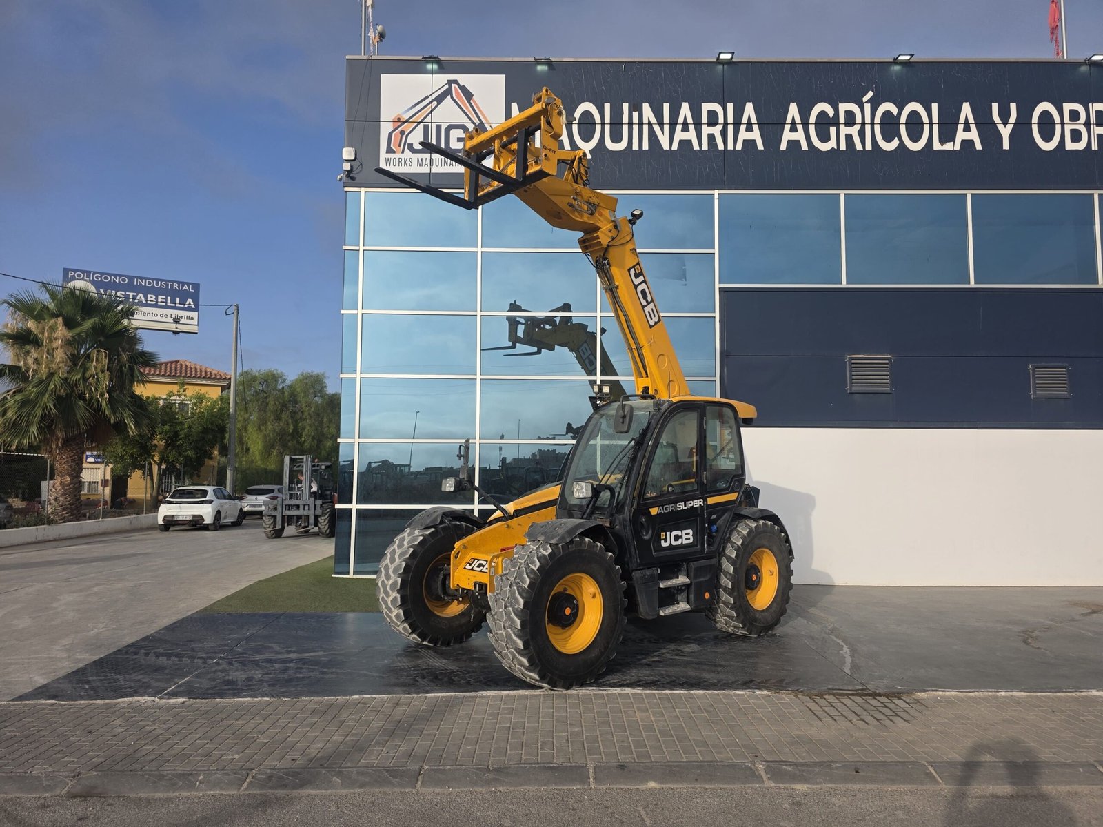 Manipulador agrícola JCB de segunda mano Sistema hidráulico JCB 542-70 Agri Super JCB 542-70 manipulando palets JCB 542-70 en explotación agrícola Manipulador telescópico JCB matriculado JCB 542-70 Agri Super en JJG Works