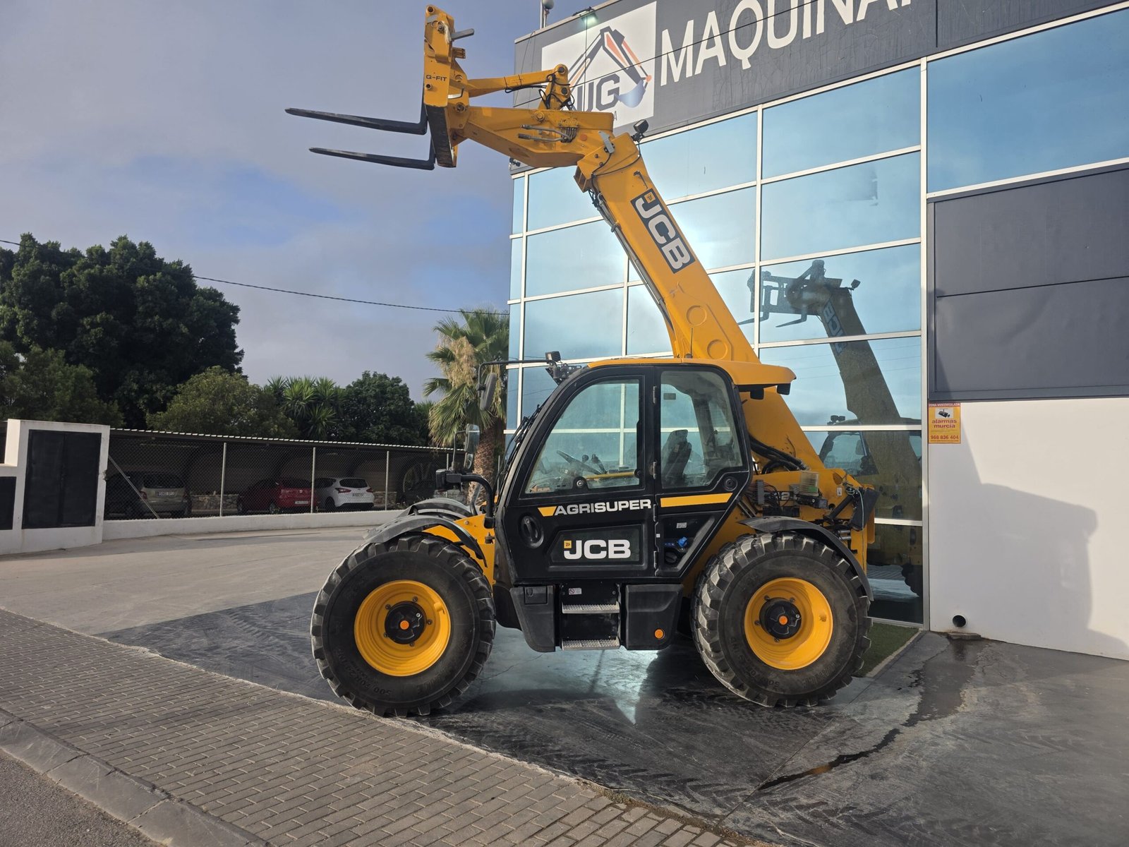 Manipulador agrícola JCB de segunda mano Sistema hidráulico JCB 542-70 Agri Super JCB 542-70 manipulando palets JCB 542-70 en explotación agrícola Manipulador telescópico JCB matriculado JCB 542-70 Agri Super en JJG Works