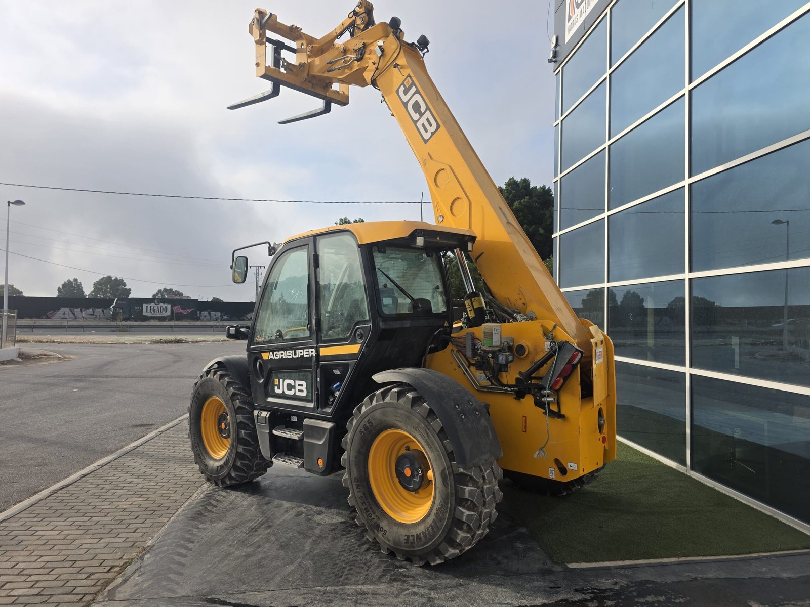 JCB 542-70 Agri Super segunda mano vista lateral Manipulador telescópico JCB 542-70 Agri Super 2022 JCB 542-70 Agri Super vista frontal Motor JCB Diesel by Kohler 130 CV