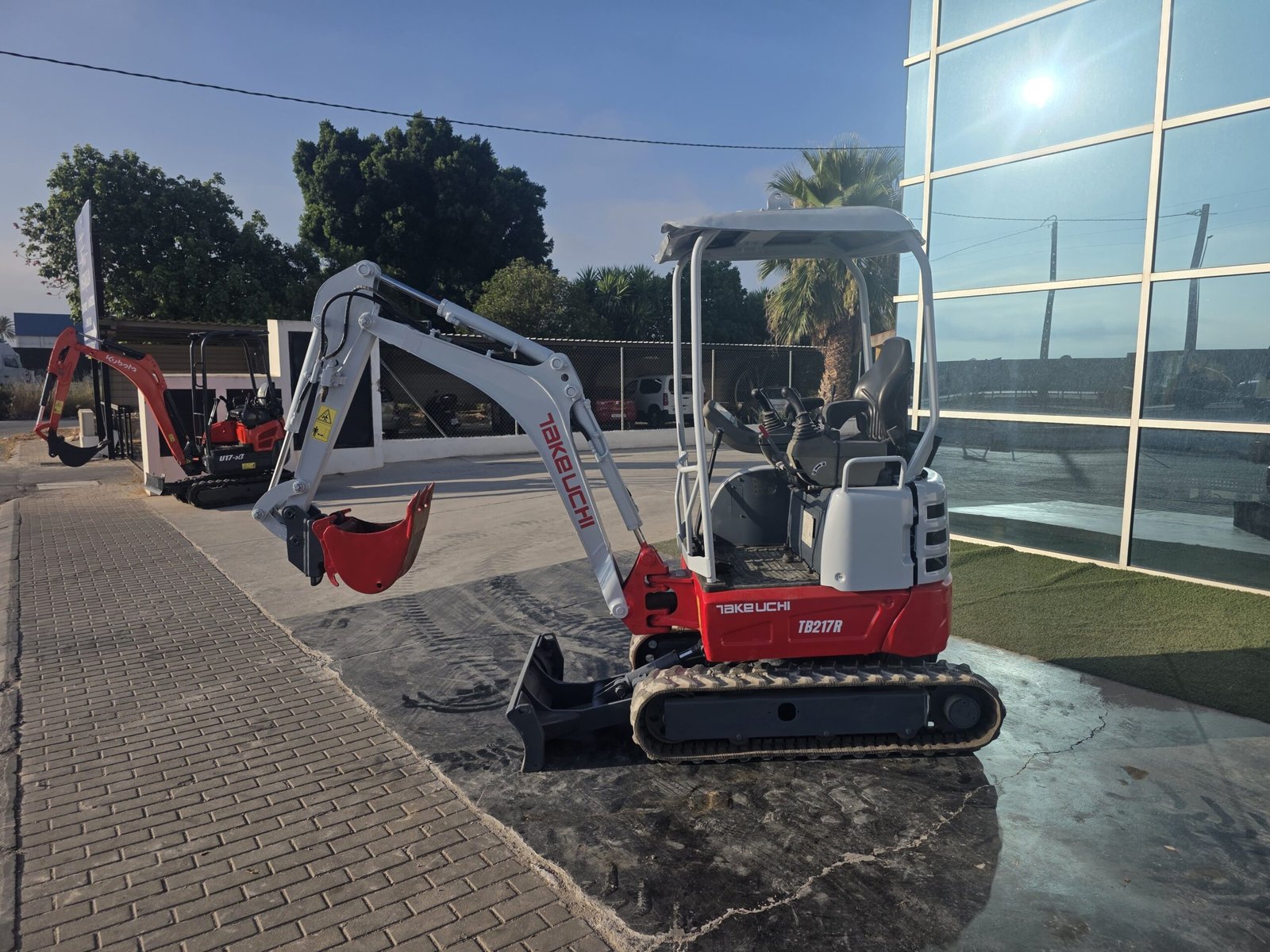 akeuchi TB217R con enganche rápido Enganche rápido Takeuchi TB217R Takeuchi TB217R instalación martillo Instalación hidráulica Takeuchi TB217R Motor Yanmar Takeuchi TB217R Miniexcavadora Yanmar 15 CV Takeuchi TB217R 1.790 kg