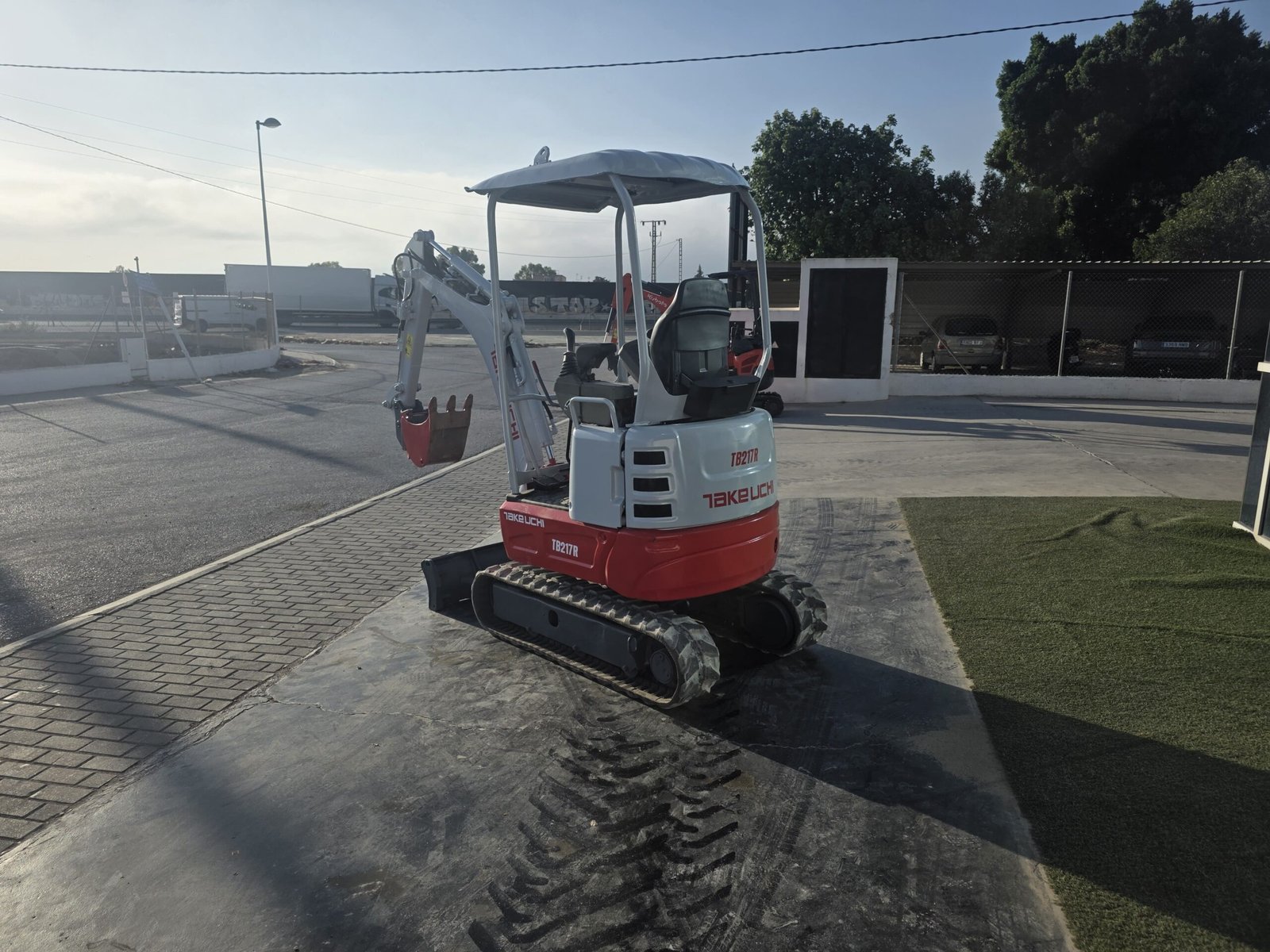 ren de rodaje variable Takeuchi TB217R Takeuchi TB217R excavando Miniexcavadora Takeuchi para zanjas Takeuchi TB217R para canalizaciones Takeuchi TB217R para jardinería