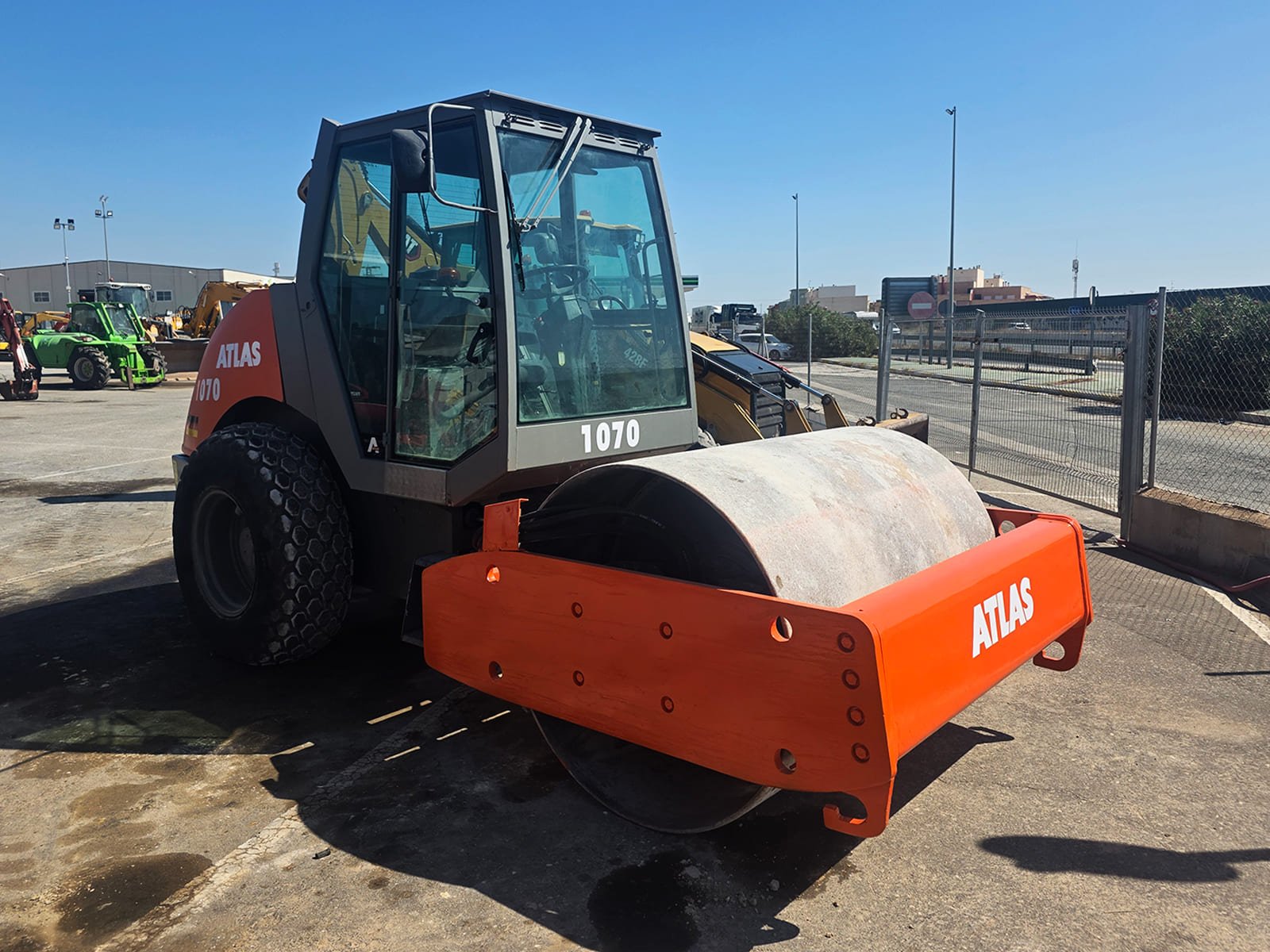 Atlas AW 1070 de ocasión Rodillo vibrante Atlas AW 1070 Atlas AW 1070 vista lateral Atlas AW 1070 vista frontal Atlas AW 1070 vista trasera Atlas AW 1070 maquinaria usada Motor Deutz Atlas AW 1070