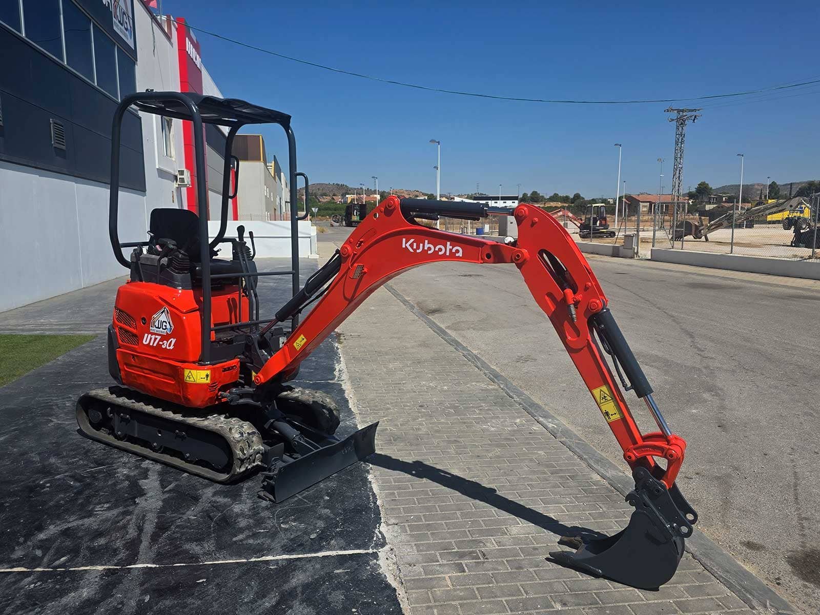 Kubota U17-3α Zero Tail Swing Tren de rodaje extensible Kubota U17-3α Kubota U17-3α excavando Miniexcavadora Kubota para zanjas Kubota U17-3α para canalizaciones Miniexcavadora Kubota para jardinería Kubota U17-3α para obra urbana Kubota U17-3α maquinaria usada Kubota U17-3α JJG Works Maquinaria
