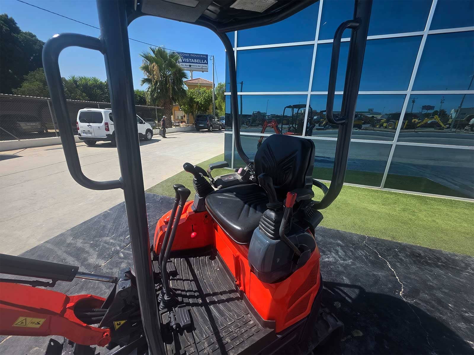 Kubota U17-3α Zero Tail Swing Tren de rodaje extensible Kubota U17-3α Kubota U17-3α excavando Miniexcavadora Kubota para zanjas Kubota U17-3α para canalizaciones Miniexcavadora Kubota para jardinería Kubota U17-3α para obra urbana Kubota U17-3α maquinaria usada Kubota U17-3α JJG Works Maquinaria