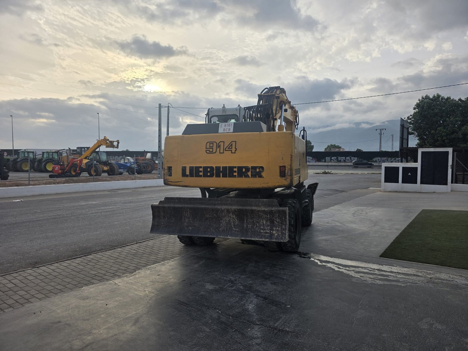Liebherr A 914 con hoja bulldozer Hoja bulldozer Liebherr A 914 Motor Liebherr D924 TE Motor Liebherr A 914 Litronic