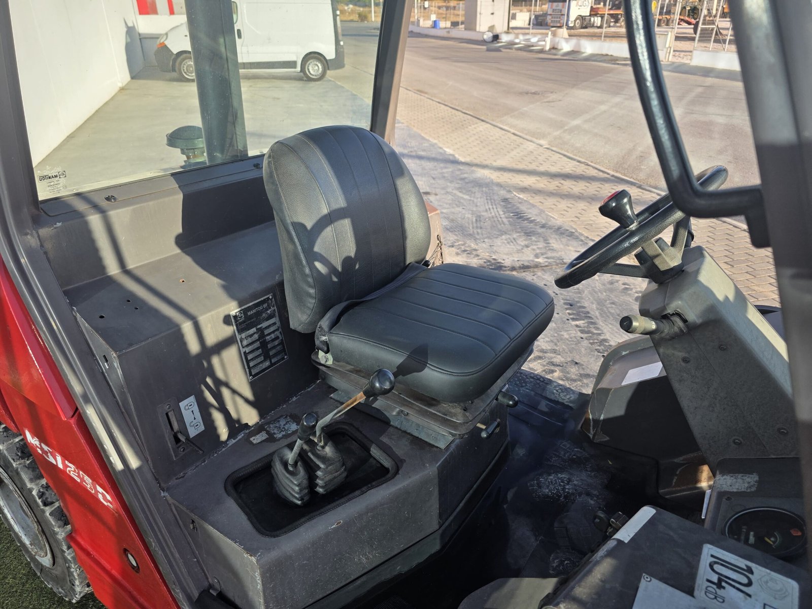 carretilla elevadora 2.5 toneladas carretilla con triple mástil carretilla con desplazador lateral carretilla Perkins segunda mano Manitou con motor Perkins