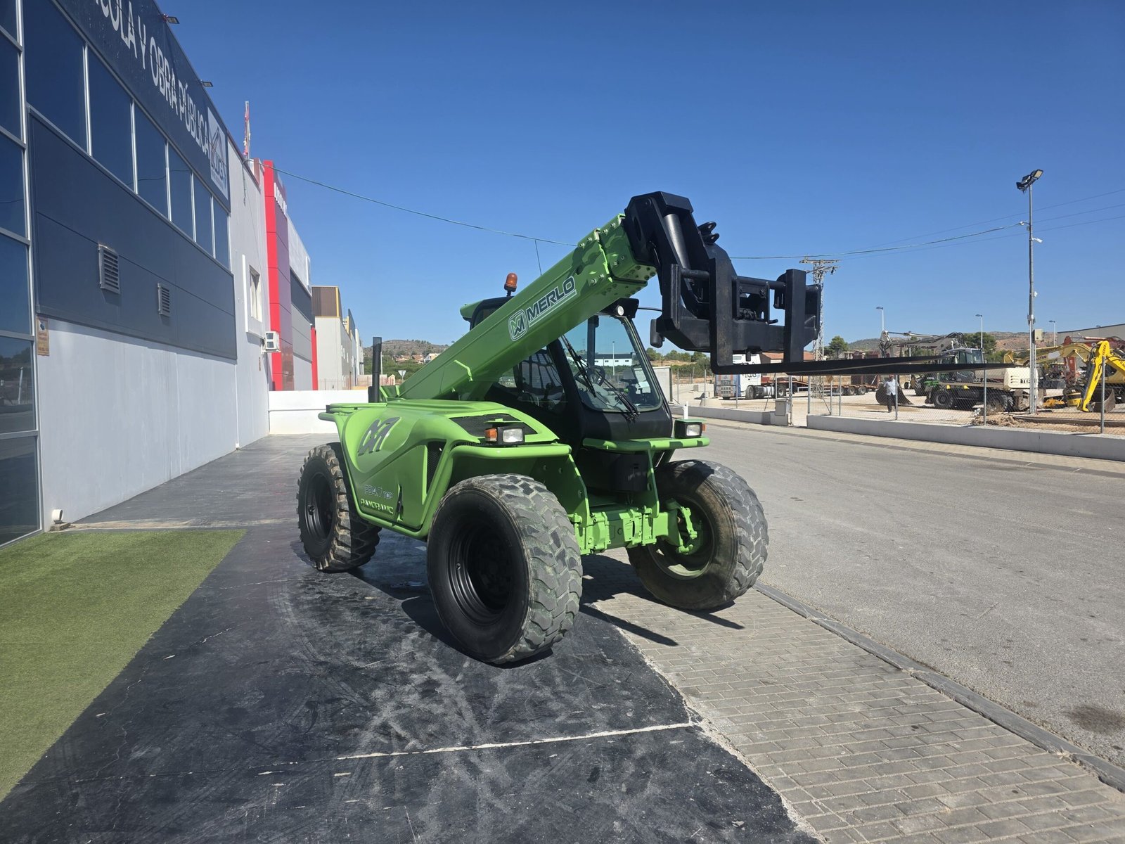 Interior Merlo Turbofarmer Merlo P 34.10 aire acondicionado Merlo P 34.10 trabajando Merlo Turbofarmer trabajos agrícolas Merlo P 34.10 para construcción Manipulador telescópico Merlo agrícola