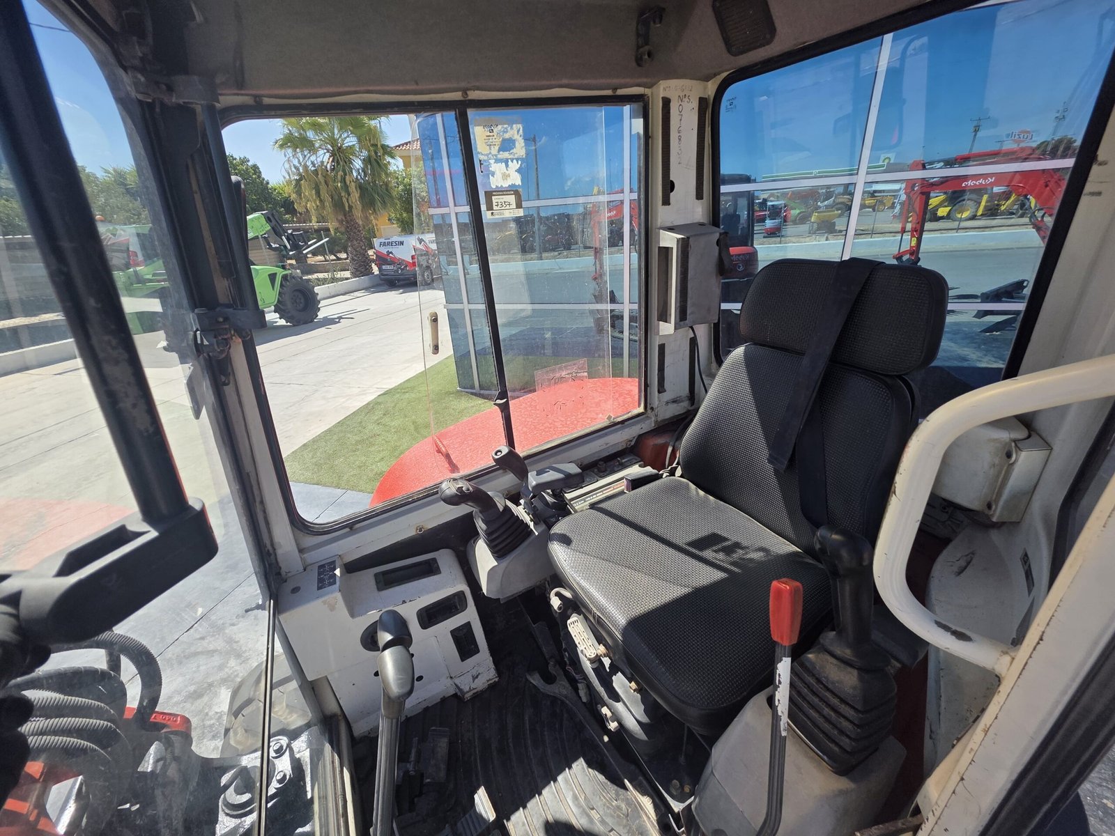 Cabina Kubota KX161 Kubota KX161 aire acondicionado Kubota KX161 trabajando Kubota KX161 movimiento de tierras