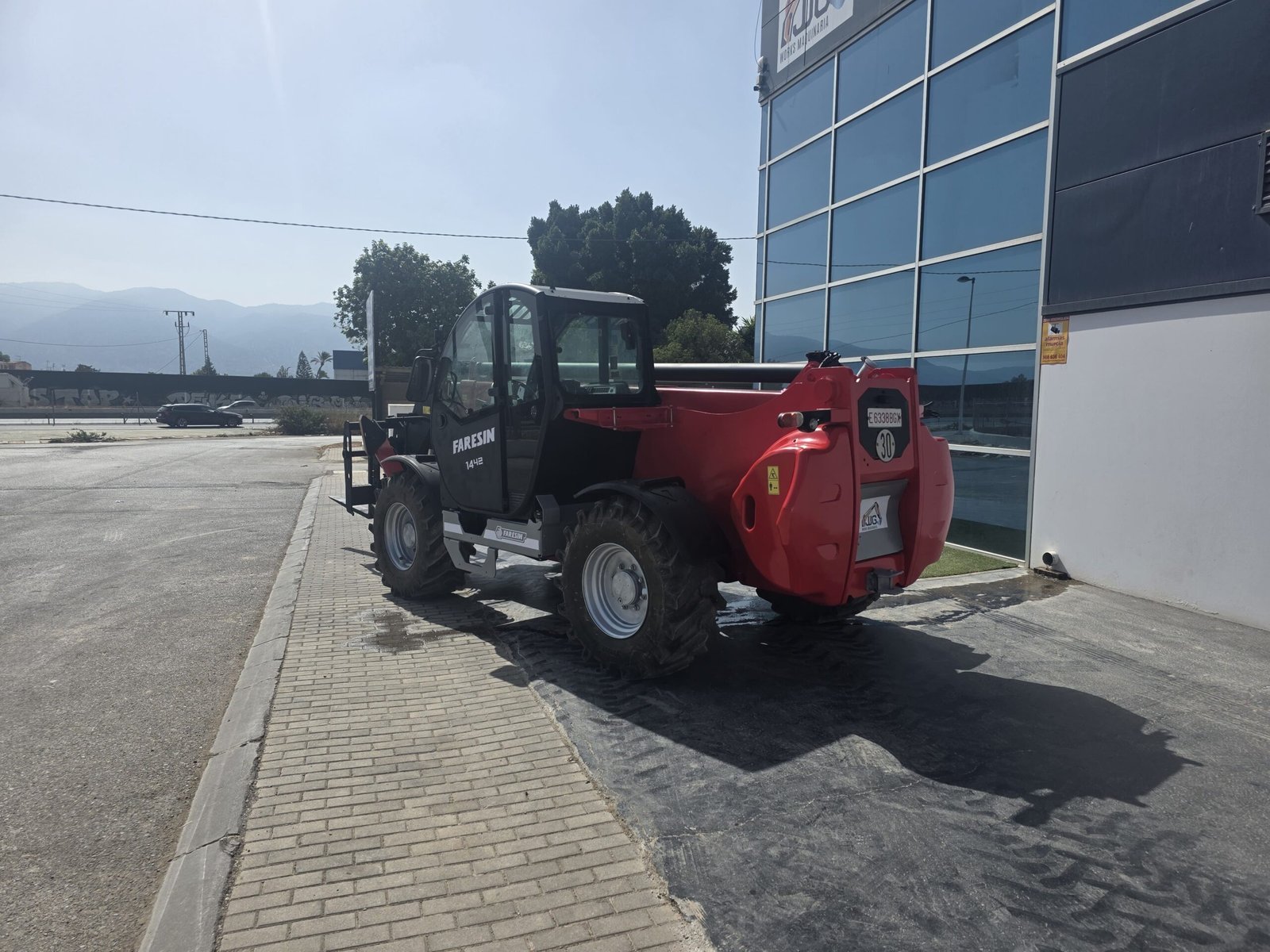 Faresin 14.42 capacidad 4.200 kg Manipulador telescópico 4.200 kg Motor Deutz Faresin 14.42 Faresin 14.42 102 CV