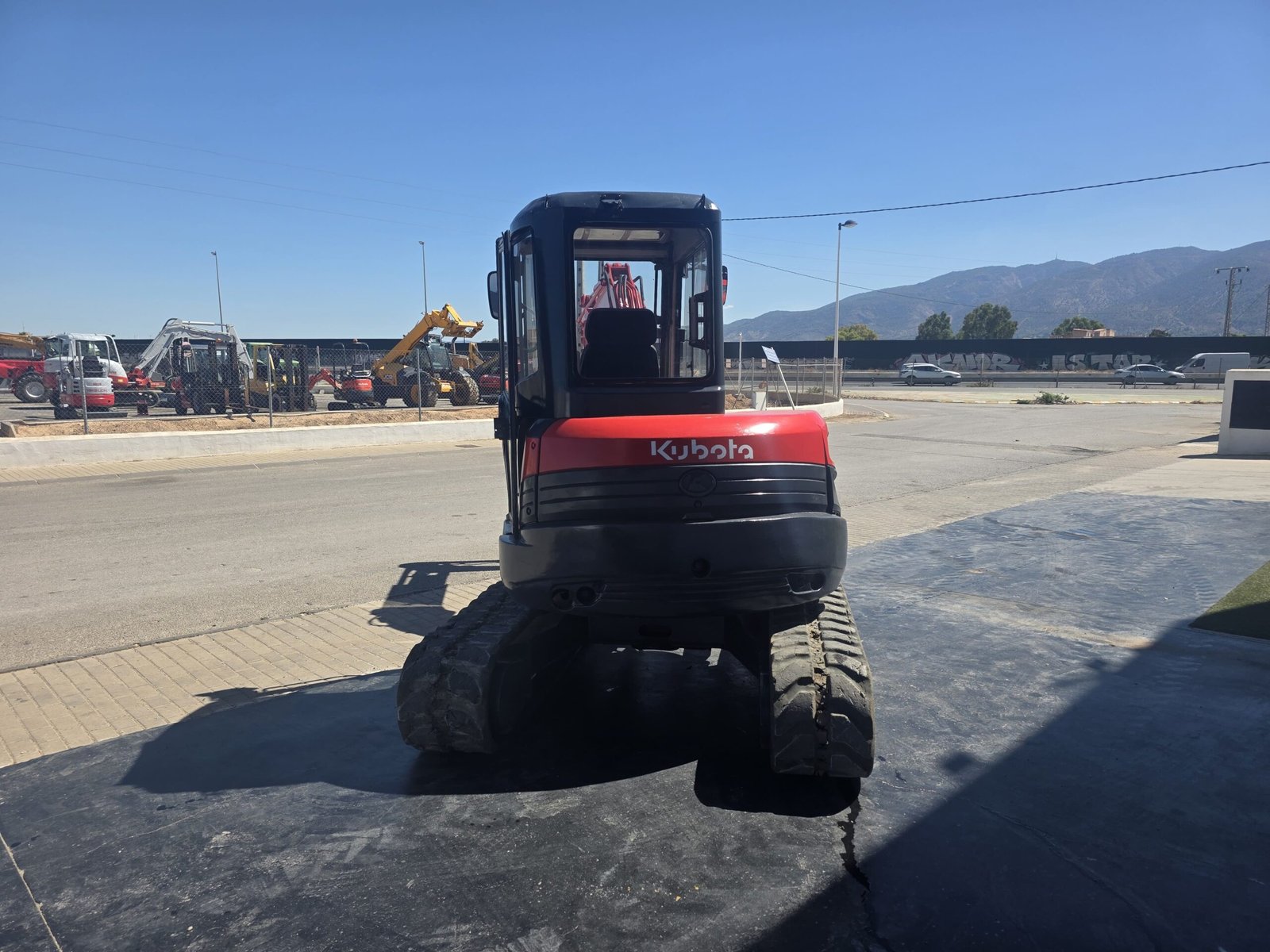 Kubota U45 giro cero Miniexcavadora giro cero Kubota Kubota U45 vista lateral Kubota U45 vista frontal Kubota U45 vista trasera Kubota U45 enganche rápido Enganche rápido Kubota U45 Kubota U45 cazo 80 cm Cazo excavación Kubota U45 Kubota U45 instalación martillo