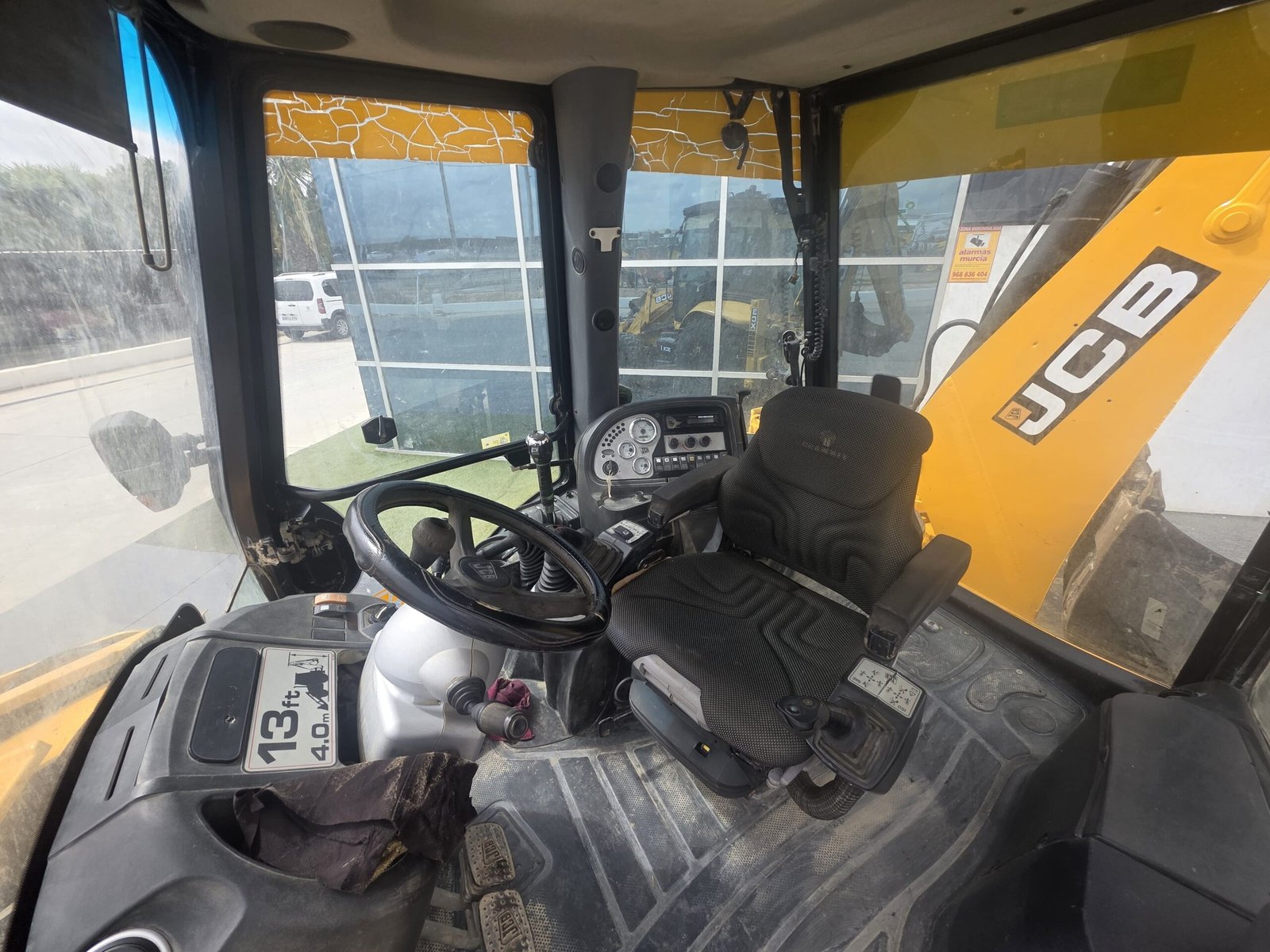 Cazo excavación JCB 3CX Motor JCB Dieselmax Motor JCB 3CX 100 CV JCB 3CX tracción 4x4 Cabina JCB 3CX Interior retroexcavadora JCB 3CX JCB 3CX con aire acondicionado JCB 3CX trabajando