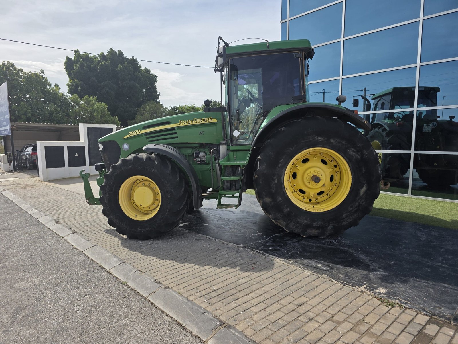 John Deere 7920 usado John Deere 7920 200 CV Tractor John Deere 200 CV John Deere 7920 4x4 John Deere 7920 vista lateral John Deere 7920 vista frontal
