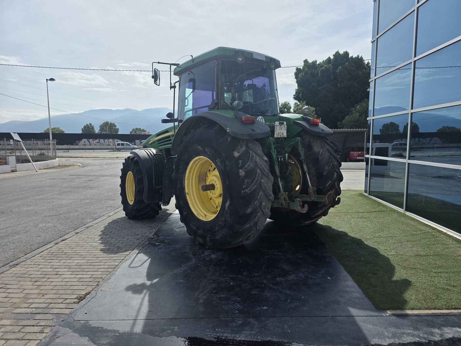 John Deere 7920 vista trasera John Deere 7920 tripuntal delantera Tripuntal delantero John Deere 7920 John Deere 7920 transmisión continua Tractor John Deere transmisión continua