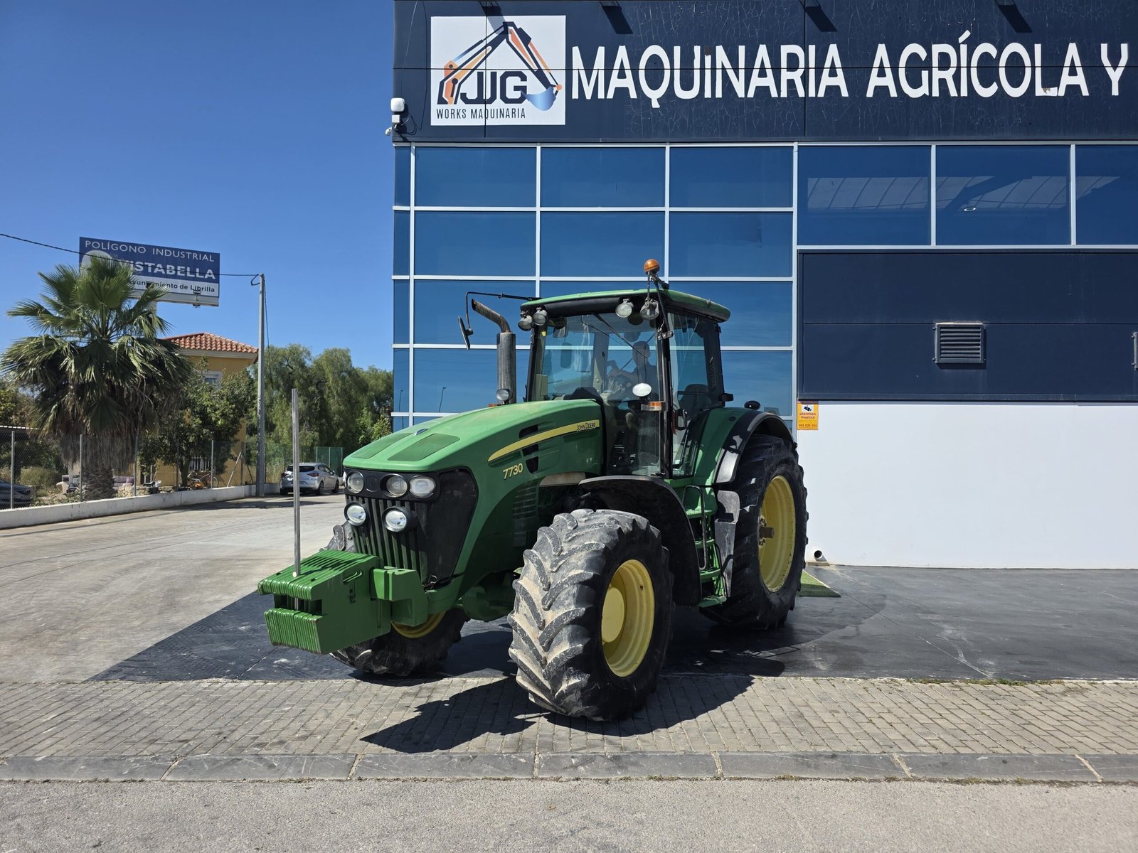 John Deere 7920 vista frontal John Deere 7920 vista trasera John Deere 7920 tripuntal delantera Tripuntal delantero John Deere 7920 John Deere 7920 transmisión continua