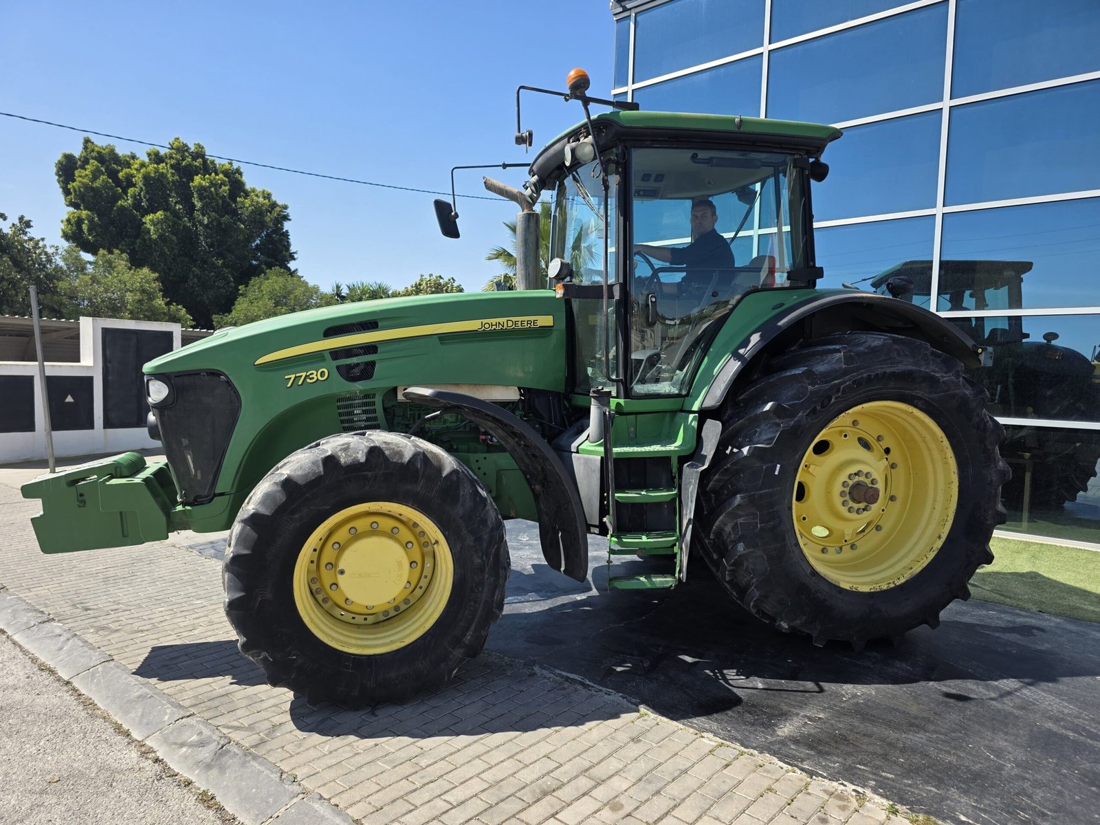 John Deere 7920 transmisión continua Tractor John Deere transmisión continua Motor John Deere 7920 Cabina John Deere 7920 Interior John Deere 7920 Neumáticos John Deere 7920 John Deere 7920 trabajando John Deere 7920 trabajo agrícola