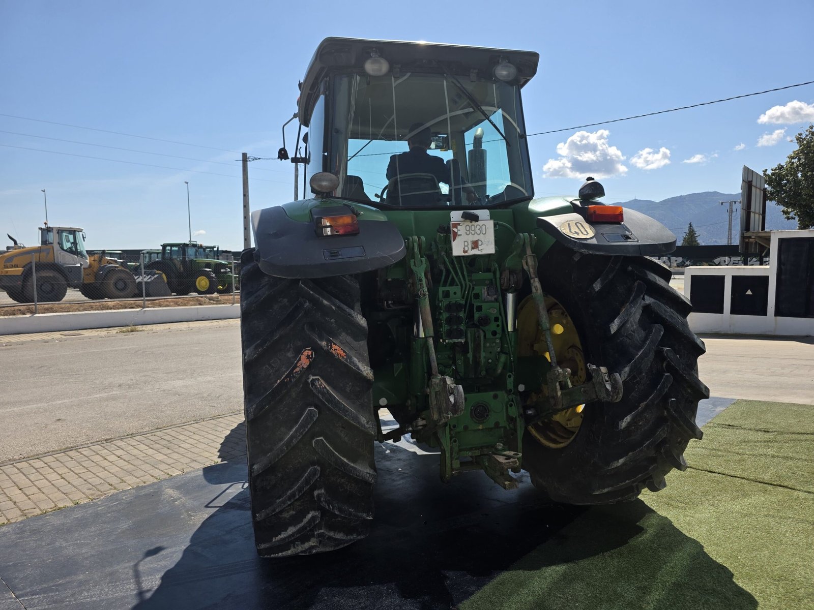 Motor John Deere 7920 Cabina John Deere 7920 Interior John Deere 7920 Neumáticos John Deere 7920 John Deere 7920 trabajando John Deere 7920 trabajo agrícola John Deere 7920 laboreo John Deere 7920 con aperos Tractor John Deere alta potencia Tractor agrícola 200 CV segunda mano John Deere Serie 7020 segunda mano John Deere 7920 segunda mano Murcia John Deere 7920 JJG Works Maquinaria
