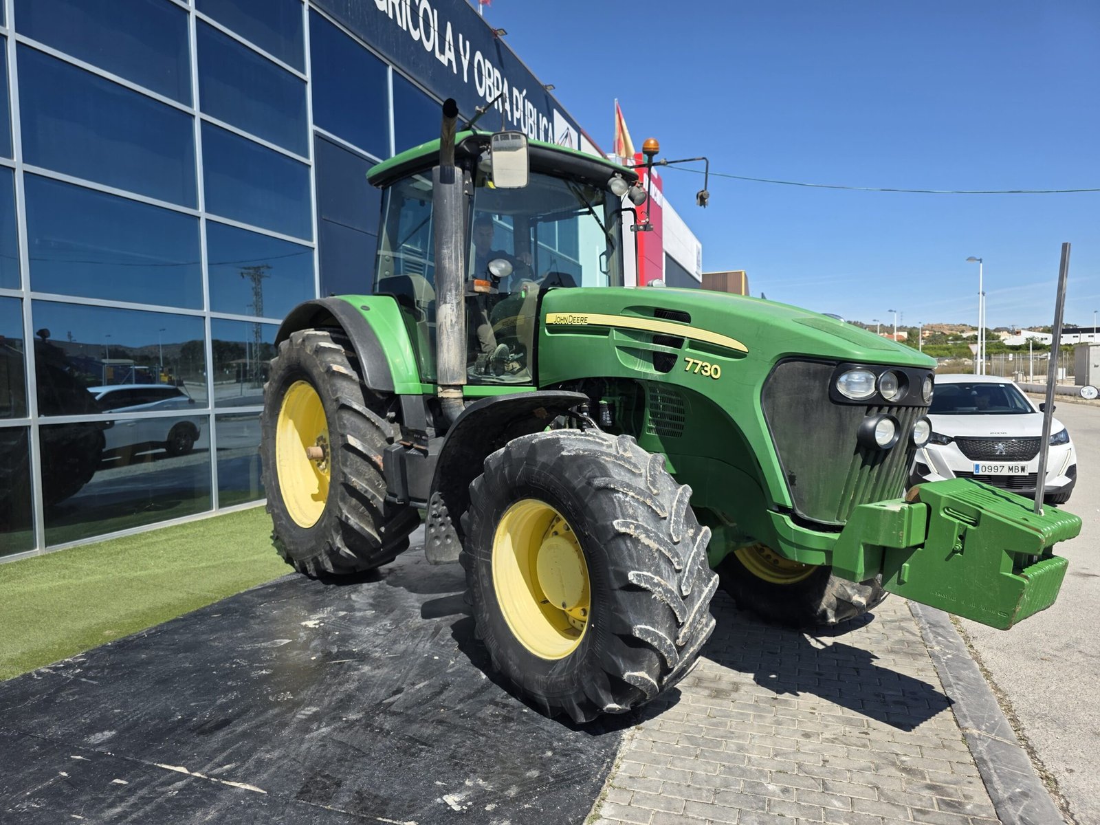 Motor John Deere 7920 Cabina John Deere 7920 Interior John Deere 7920 Neumáticos John Deere 7920 John Deere 7920 trabajando John Deere 7920 trabajo agrícola John Deere 7920 laboreo John Deere 7920 con aperos Tractor John Deere alta potencia Tractor agrícola 200 CV segunda mano John Deere Serie 7020 segunda mano John Deere 7920 segunda mano Murcia John Deere 7920 JJG Works Maquinaria