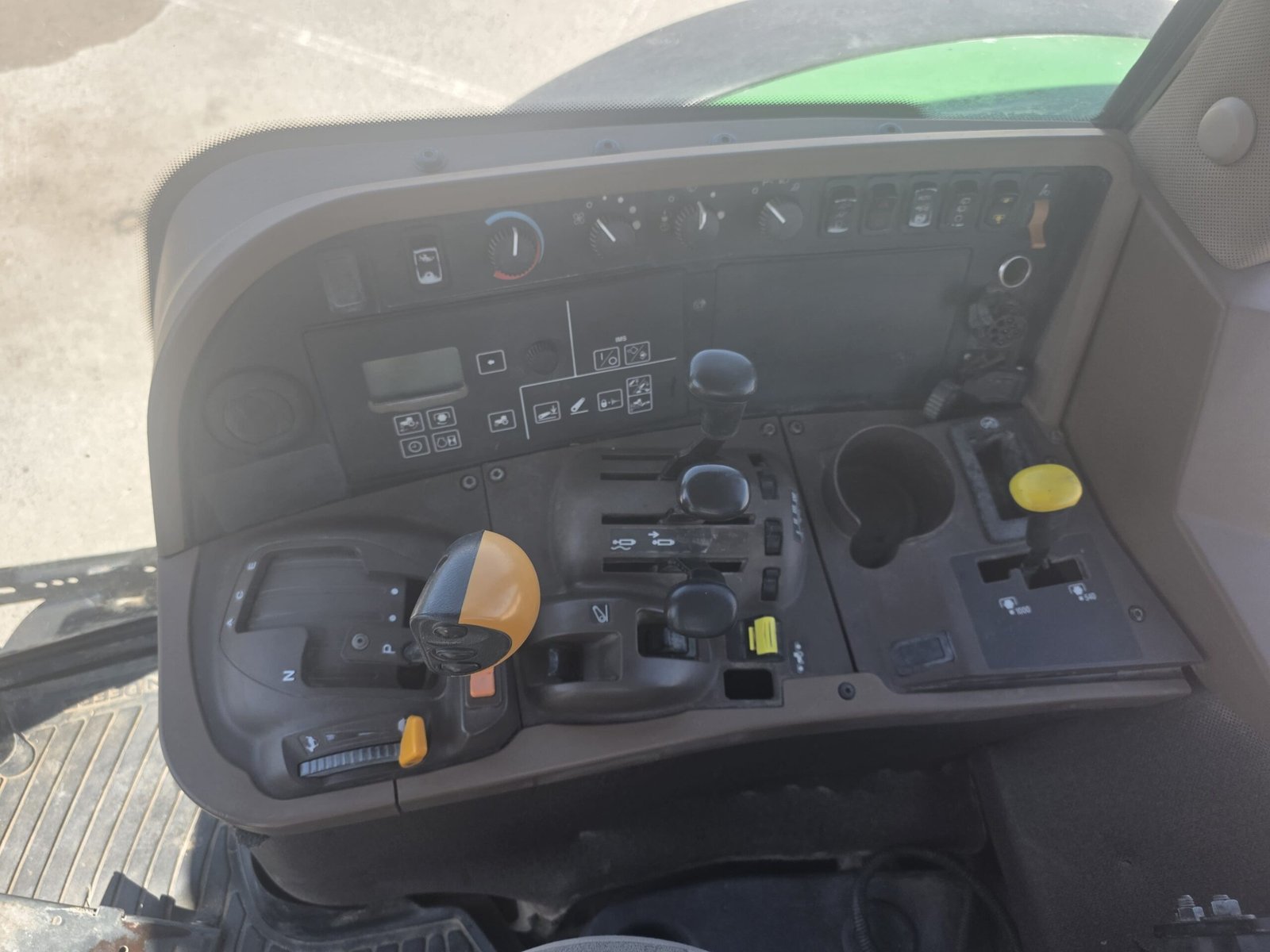 John Deere 7920 segunda mano Tractor John Deere 7920 John Deere 7920 año 2006 John Deere 7920 20.000 horas John Deere 7920 en venta John Deere 7920 de ocasión