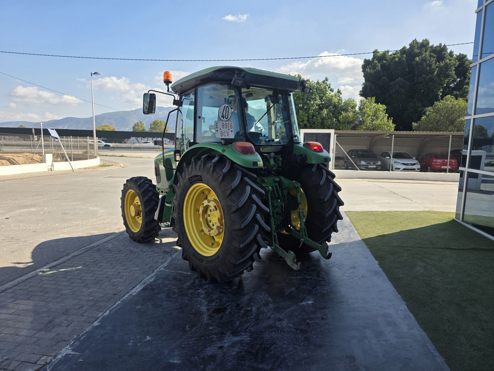 John Deere Serie 5020, tractor John Deere Serie 5020, tractor agrícola John Deere segunda mano, tractor agrícola con cabina, tractor agrícola con aire acondicionado, tractor agrícola usado, tractor agrícola de ocasión, tractor para agricultura, tractor para ganadería, tractor para transporte agrícola, tractor para preparación de terrenos, tractor para mantenimiento de fincas, tractor con motor John Deere, maquinaria agrícola John Deere, maquinaria agrícola segunda mano, John Deere 5820 segunda mano Murcia, tractor John Deere segunda mano Murcia, tractor agrícola segunda mano Murcia.