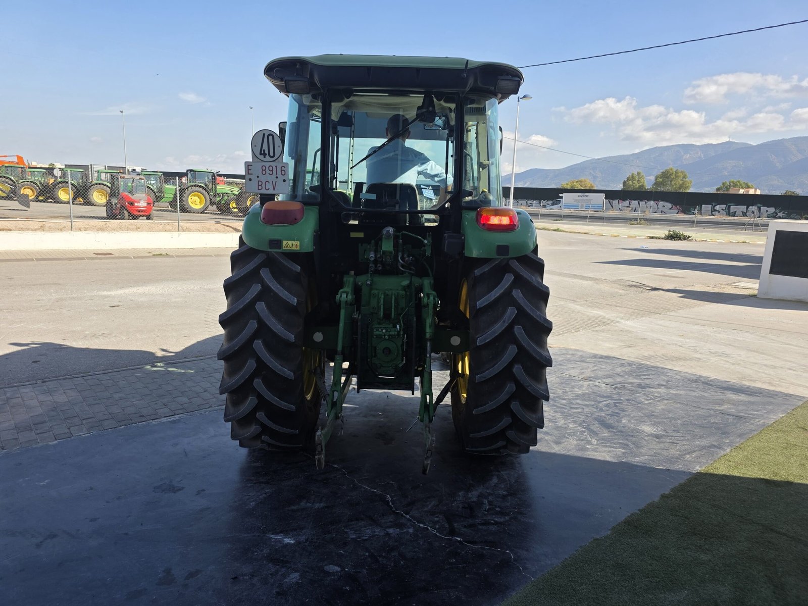 John Deere Serie 5020, tractor John Deere Serie 5020, tractor agrícola John Deere segunda mano, tractor agrícola con cabina, tractor agrícola con aire acondicionado, tractor agrícola usado, tractor agrícola de ocasión, tractor para agricultura, tractor para ganadería, tractor para transporte agrícola, tractor para preparación de terrenos, tractor para mantenimiento de fincas, tractor con motor John Deere, maquinaria agrícola John Deere, maquinaria agrícola segunda mano, John Deere 5820 segunda mano Murcia, tractor John Deere segunda mano Murcia, tractor agrícola segunda mano Murcia.