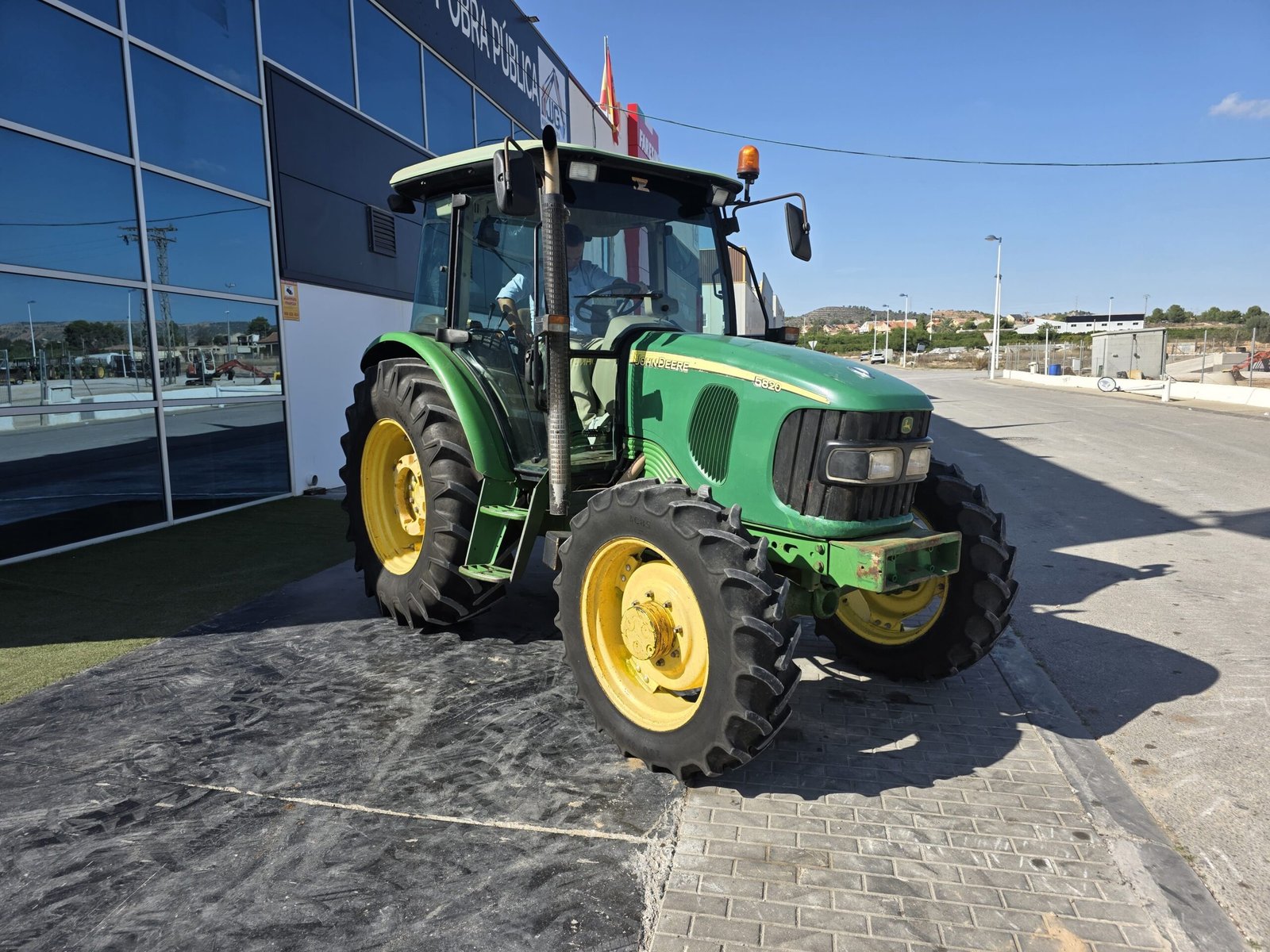 John Deere Serie 5020, tractor John Deere Serie 5020, tractor agrícola John Deere segunda mano, tractor agrícola con cabina, tractor agrícola con aire acondicionado, tractor agrícola usado, tractor agrícola de ocasión, tractor para agricultura, tractor para ganadería, tractor para transporte agrícola, tractor para preparación de terrenos, tractor para mantenimiento de fincas, tractor con motor John Deere, maquinaria agrícola John Deere, maquinaria agrícola segunda mano, John Deere 5820 segunda mano Murcia, tractor John Deere segunda mano Murcia, tractor agrícola segunda mano Murcia.