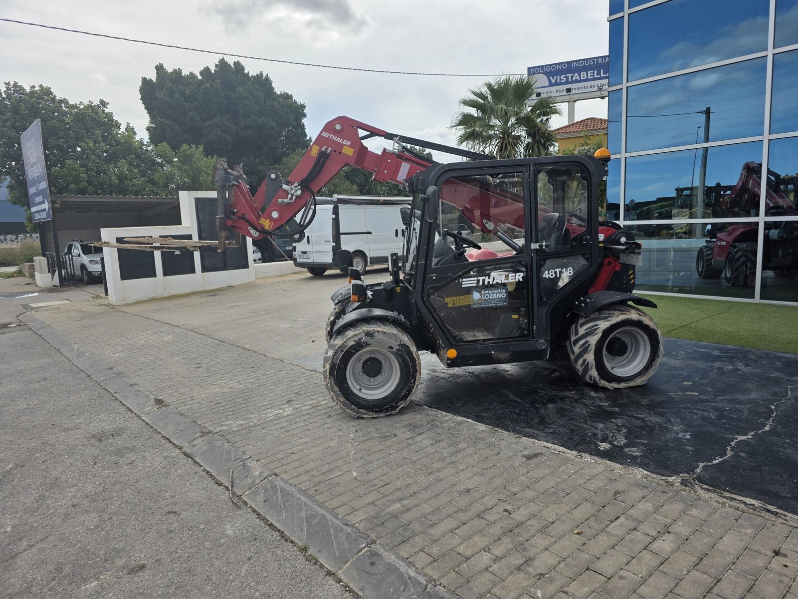 Thaler 48T18 brazo extensible Manipulador telescópico compacto Thaler Thaler 48T18 48 CV Thaler 48T18 capacidad 1.800 kg Thaler 48T18 motor diésel Motor manipulador telescópico Thaler